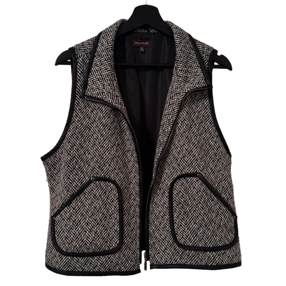 Vintage Multiples Women’s Petite Size Large Black and White Herringbone Vest